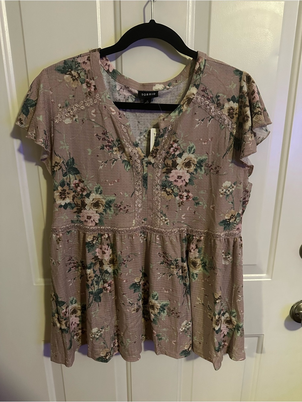 torrid mauve floral peplum tunic with lace trim